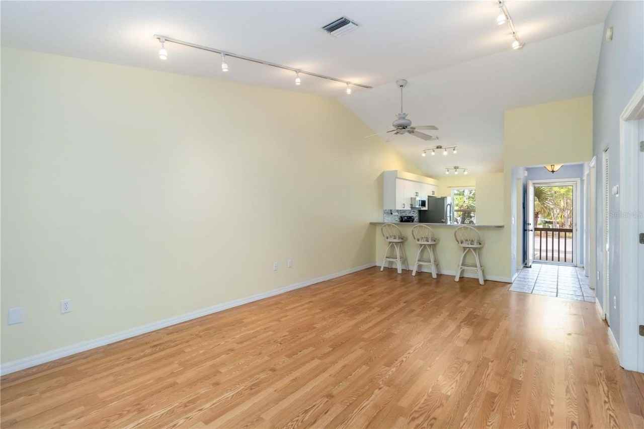 642 N Jefferson Ave #13 - Photo 6 of 50