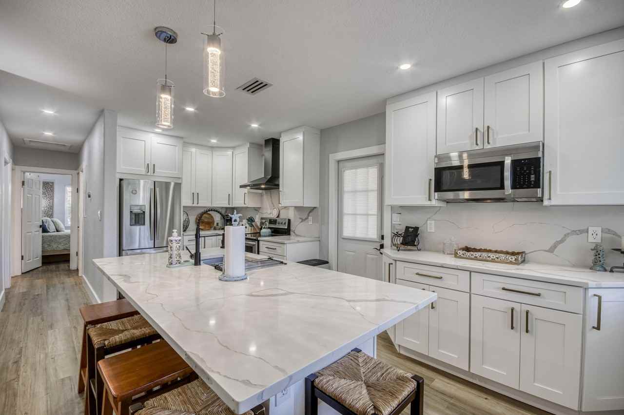 404 S Caloosahatchee Ave - Photo 4 of 43