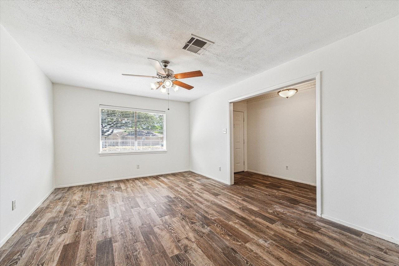 8010 Braeburn Valley Dr - Photo 3 of 16