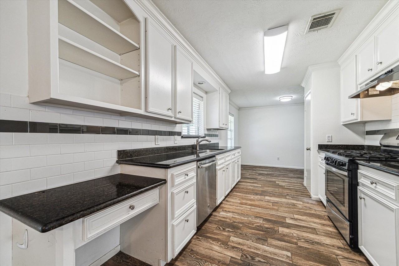 8010 Braeburn Valley Dr - Photo 6 of 16