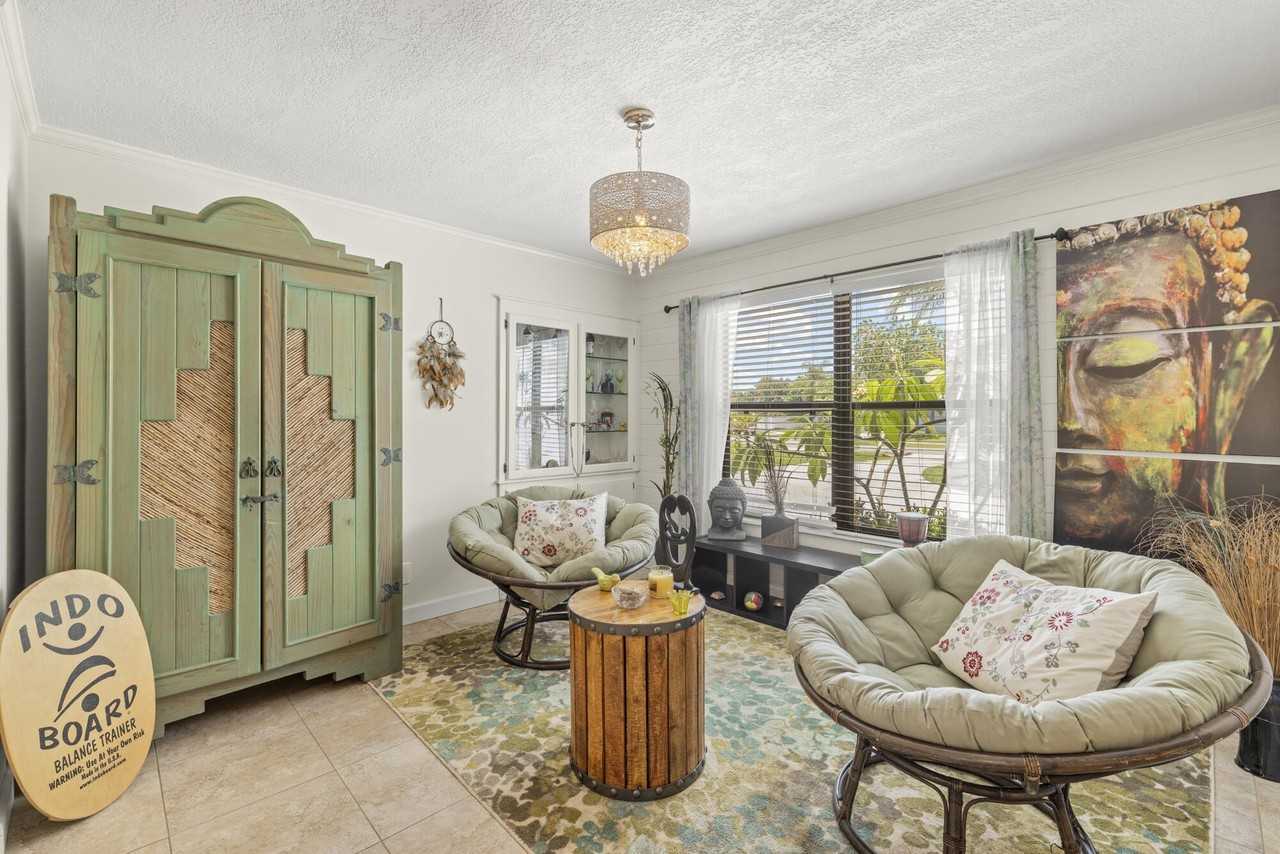 591 Kriss Ln - Photo 7 of 36