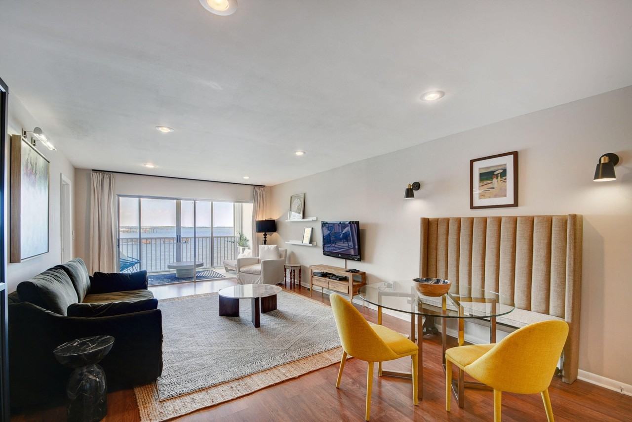 410 Wilma Cir #204 - Photo 4 of 25