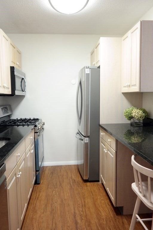 9 Hawthorne Pl - Photo 2 of 12