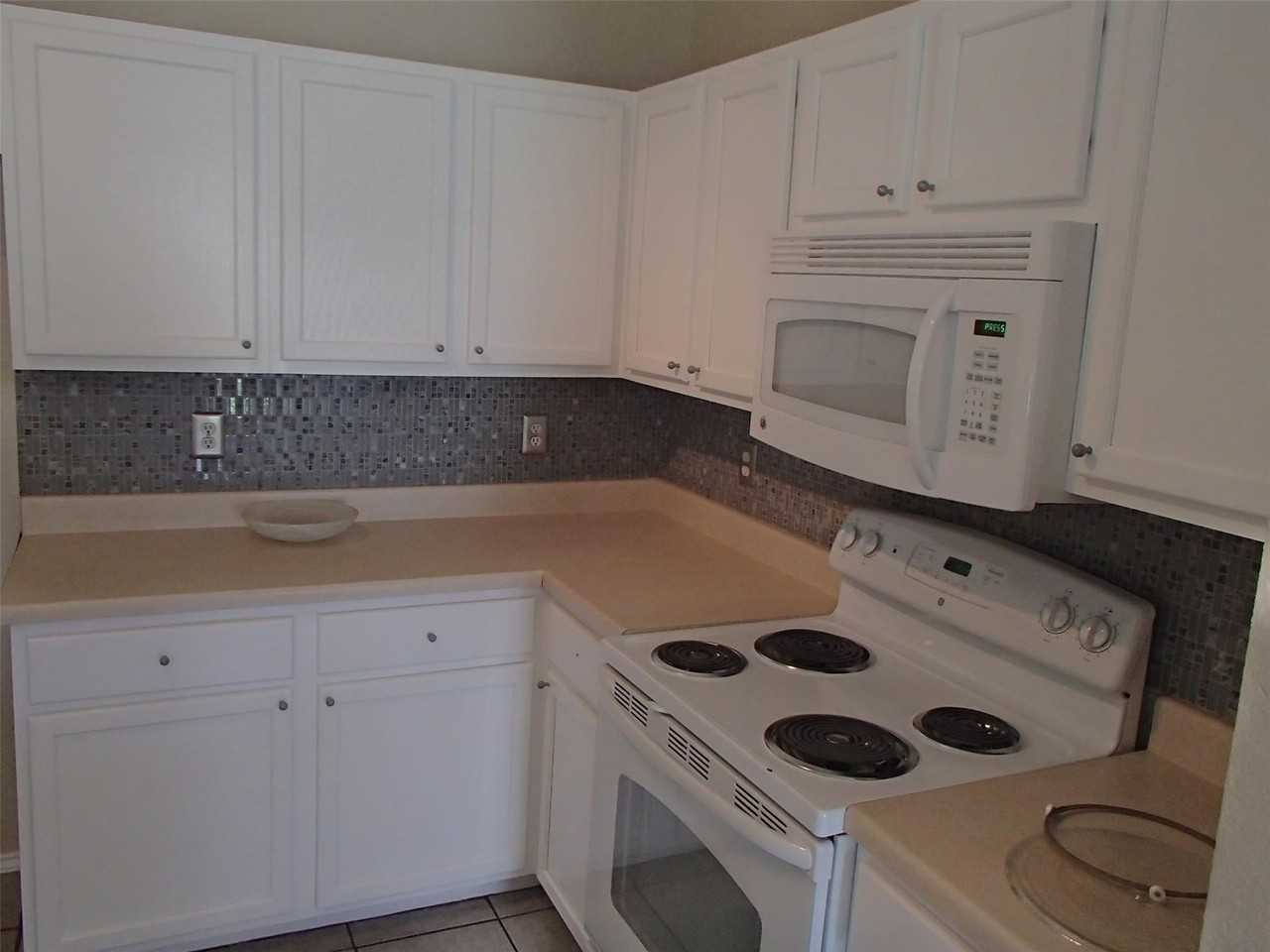 503 Tablerock Circle - Photo 3 of 9