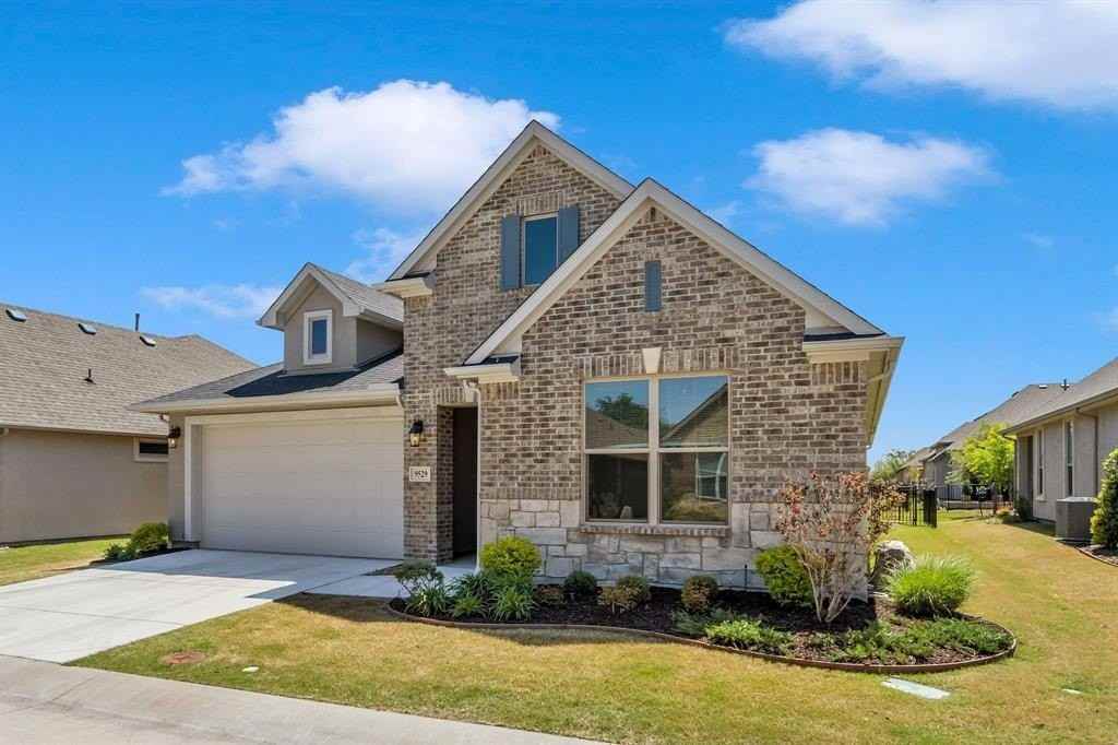 9529 Windwood Ln - Photo 3 of 33