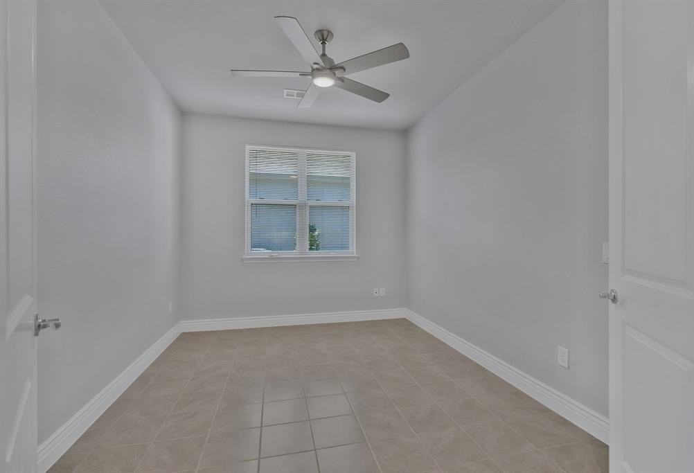 9529 Windwood Ln - Photo 7 of 33