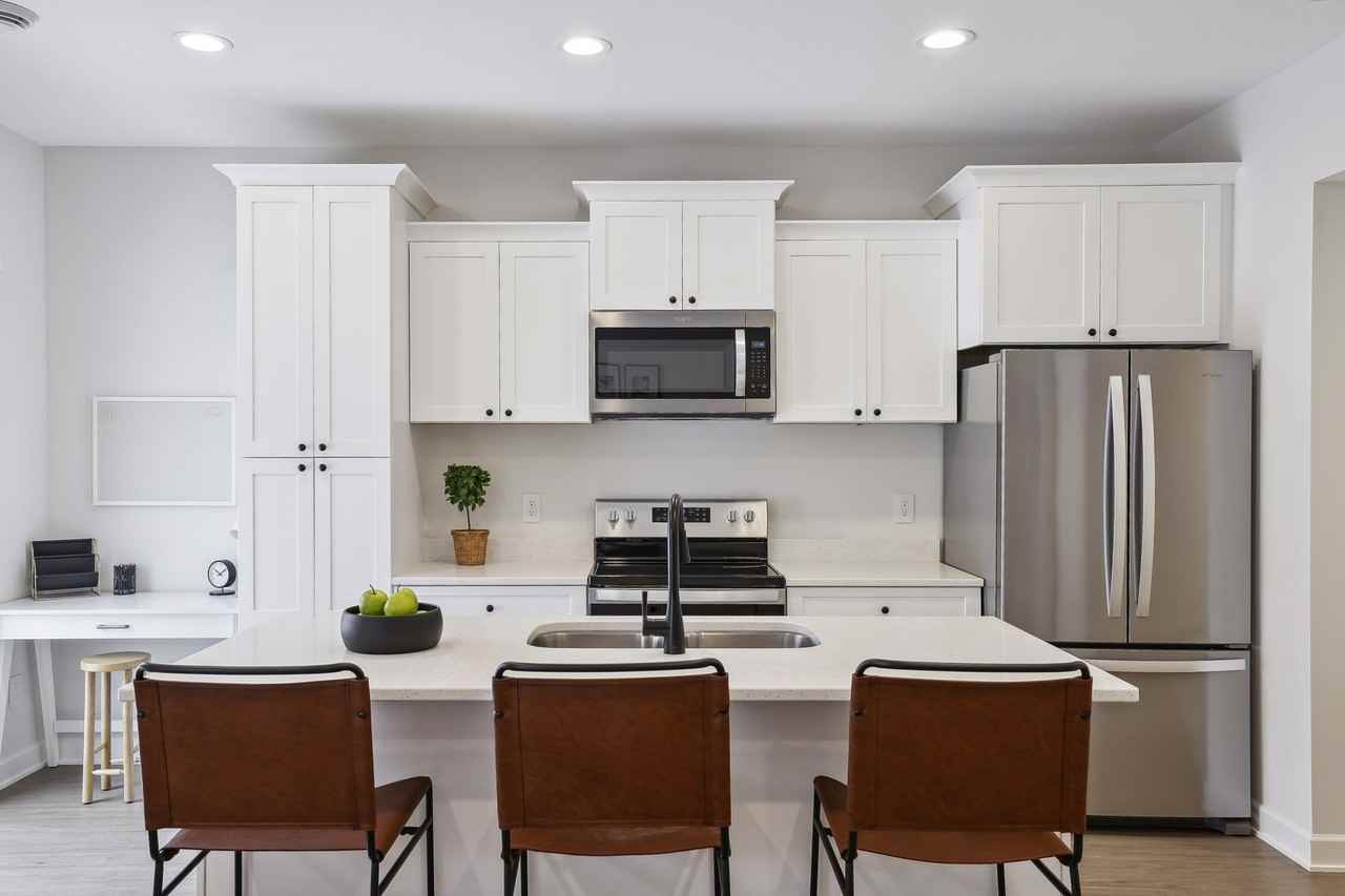 621 Ashton Street - Photo 2 of 35