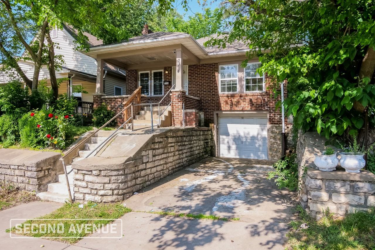 2314 Van Brunt Blvd - Photo 2 of 26