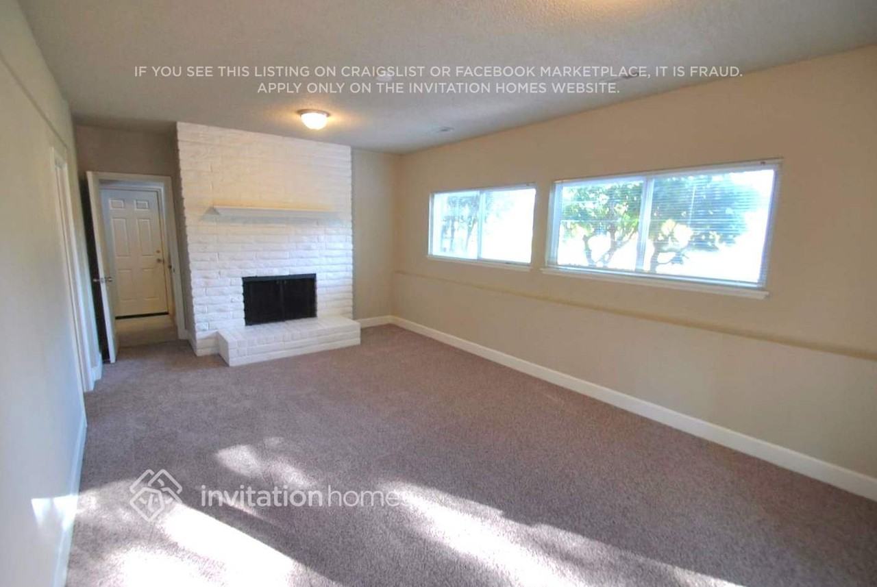 10911 150th Street Ct E - Photo 3 of 10