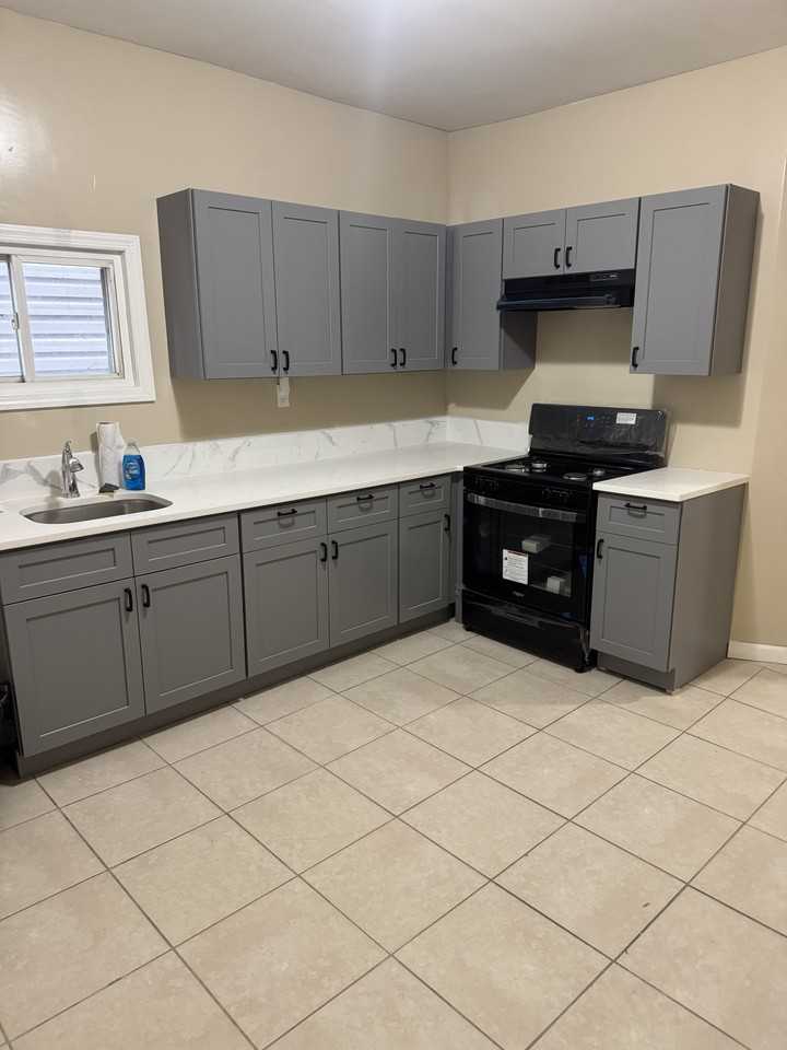 166 Seymour Ave - Photo 2 of 7