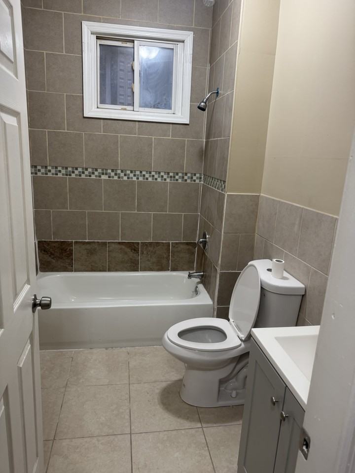 166 Seymour Ave - Photo 4 of 7