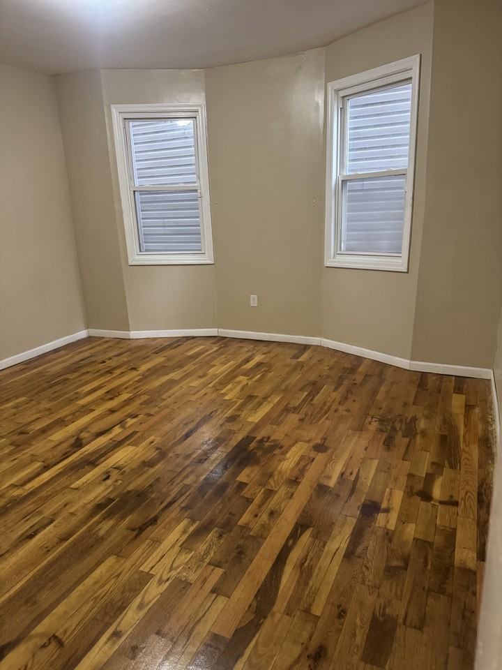 166 Seymour Ave - Photo 6 of 7