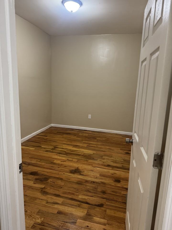 166 Seymour Ave - Photo 7 of 7