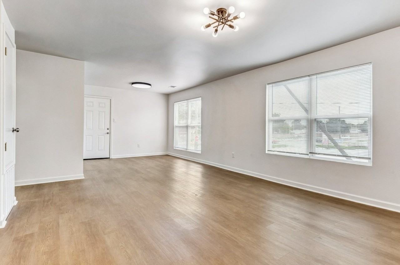 Whitney Manor - Photo 3 of 33