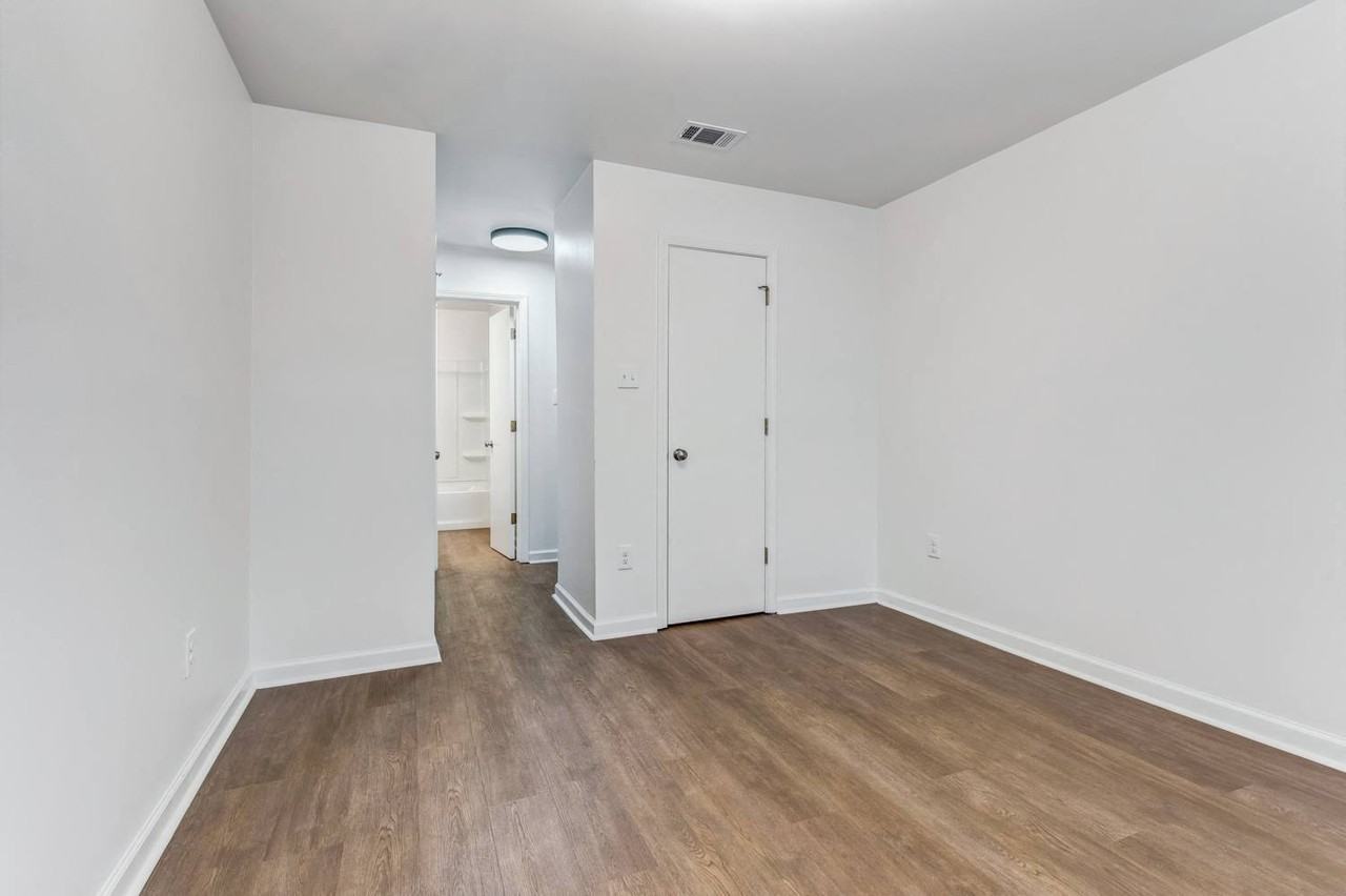 Whitney Manor - Photo 7 of 33