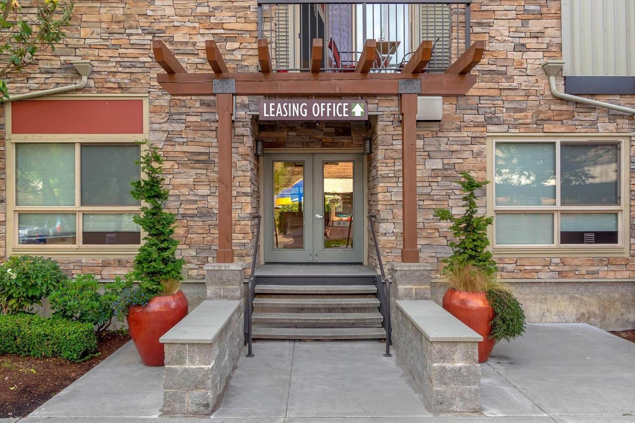 Delano - Photo 2 of 50