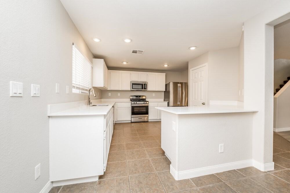 6725 Druid Hills St - Photo 6 of 17