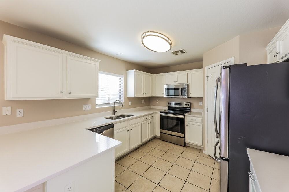 591 S 167th Dr - Photo 7 of 17