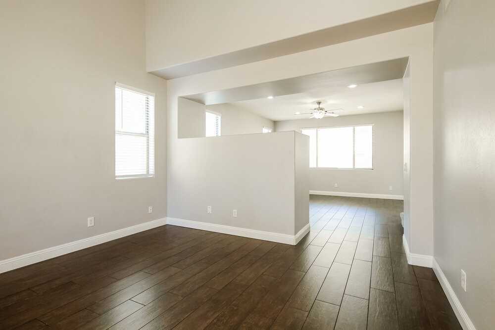 17377 W Holland Ln - Photo 4 of 17