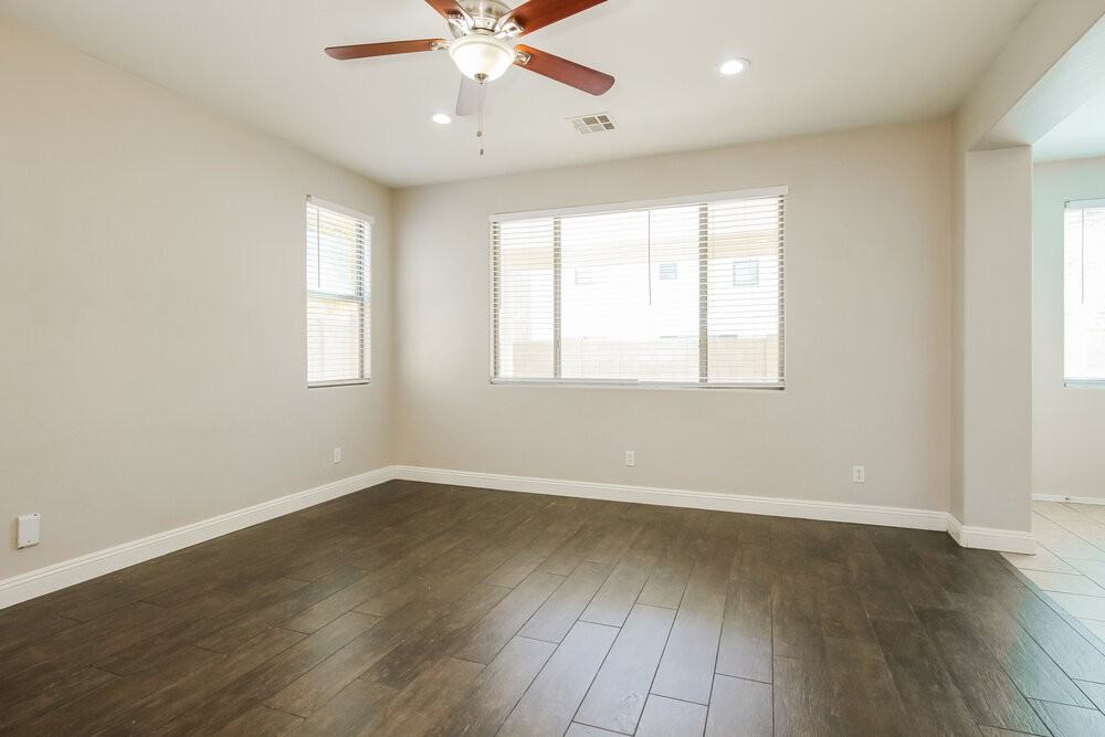 17377 W Holland Ln - Photo 6 of 17