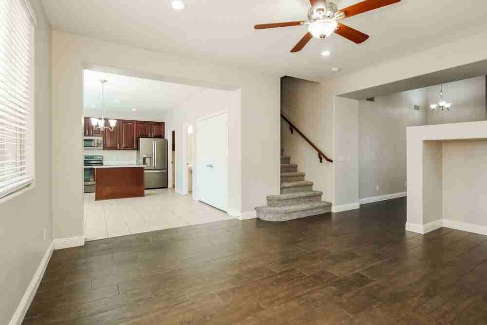 17377 W Holland Ln - Photo 7 of 17