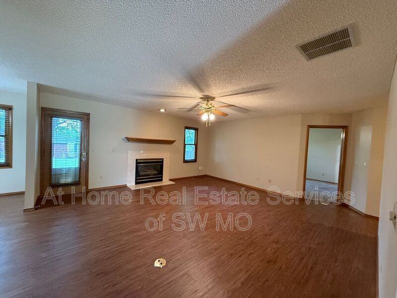4121 S Parkcrest Ave - Photo 2 of 14