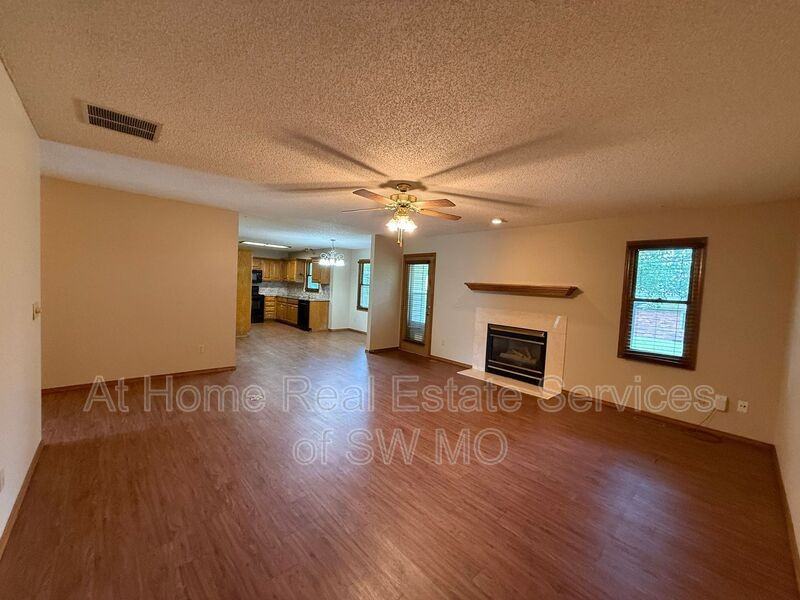 4121 S Parkcrest Ave - Photo 3 of 14