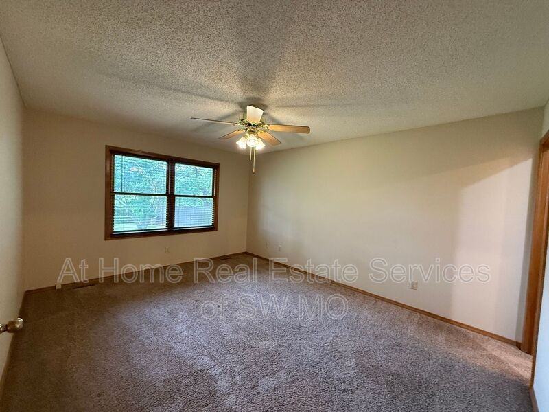 4121 S Parkcrest Ave - Photo 4 of 14