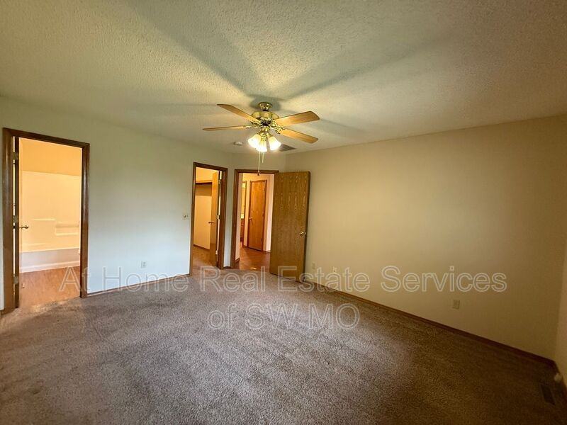 4121 S Parkcrest Ave - Photo 5 of 14