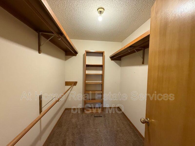 4121 S Parkcrest Ave - Photo 7 of 14