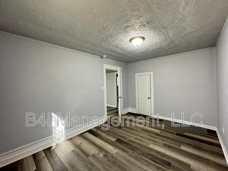 1310 Forrest Ave - Photo 3 of 10