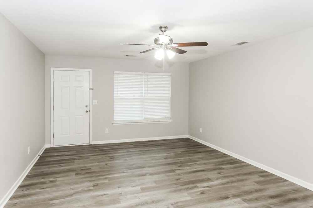 3031 Crabapple Ln - Photo 4 of 15