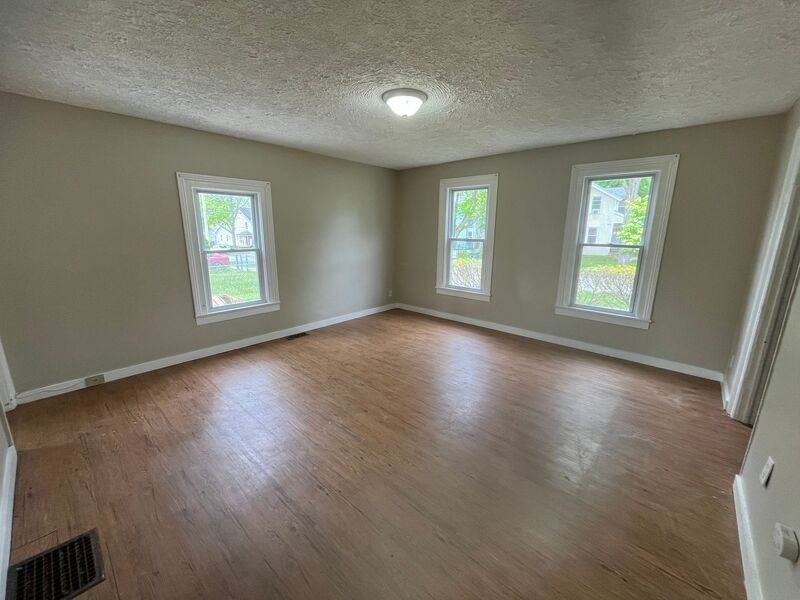101 Cottage St - Photo 2 of 11