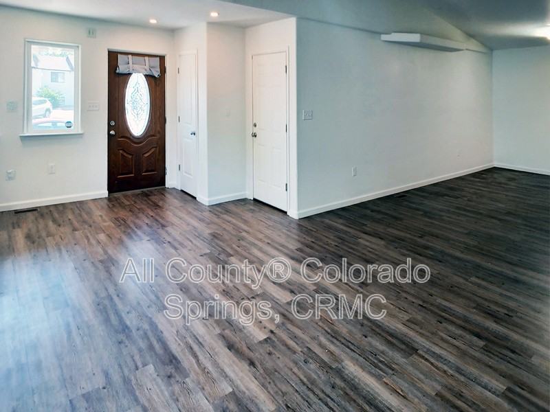 53 Royal Crest Dr - Photo 3 of 28