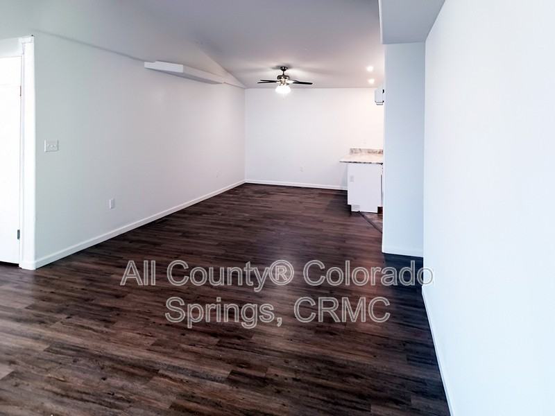 53 Royal Crest Dr - Photo 4 of 28