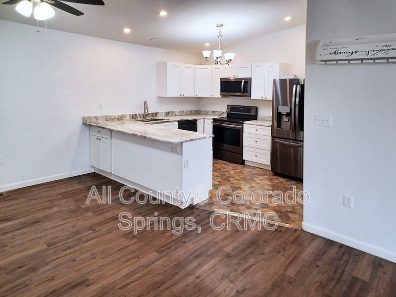 53 Royal Crest Dr - Photo 5 of 28