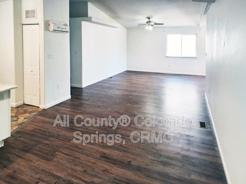 53 Royal Crest Dr - Photo 7 of 28