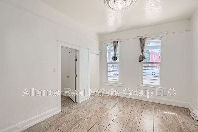 2827 California St - Photo 4 of 11