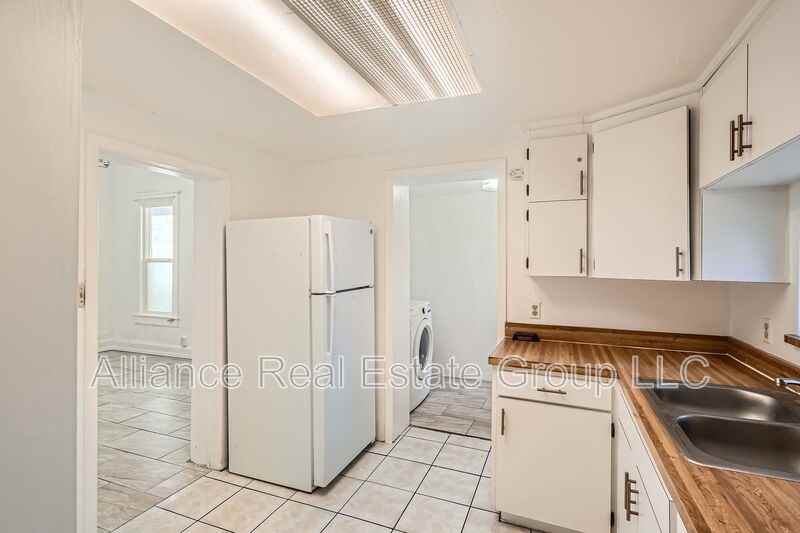 2827 California St - Photo 6 of 11