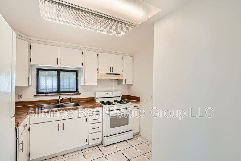 2827 California St - Photo 7 of 11