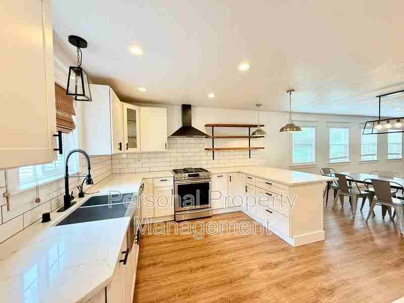 1335 I St - Photo 3 of 31