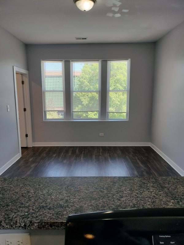 1943 W 48th St - Photo 2 of 36