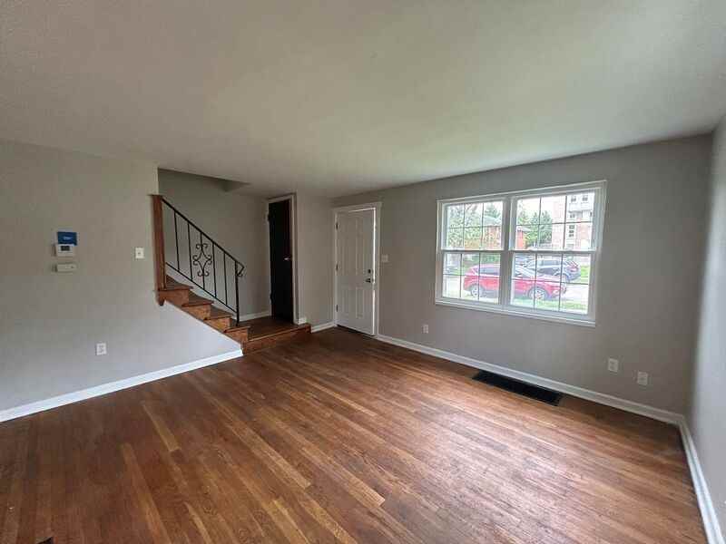 1310 Chardon Ct - Photo 2 of 7