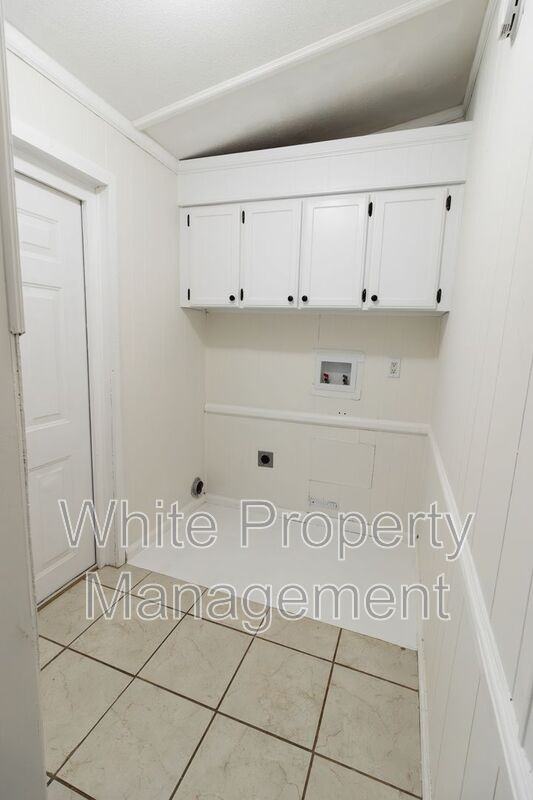 1172 Southwood Dr - Photo 2 of 27