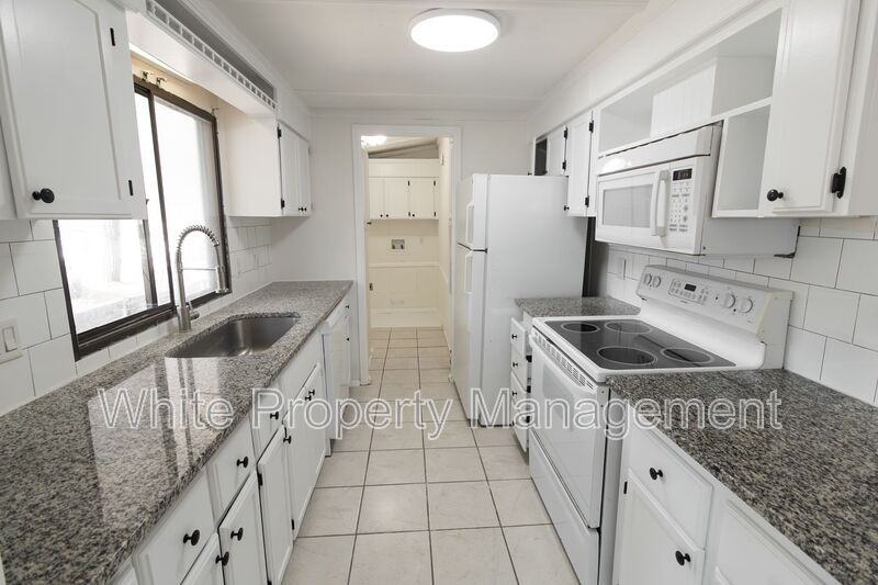 1172 Southwood Dr - Photo 7 of 27