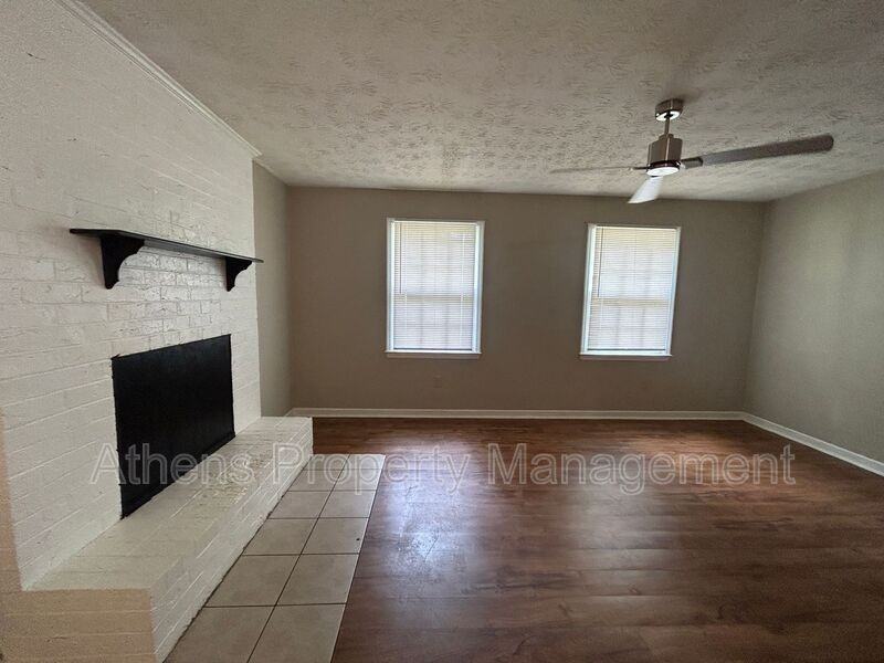 313 Jockey Club Dr - Photo 2 of 14