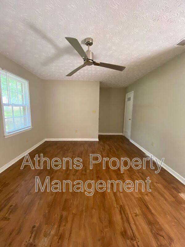 313 Jockey Club Dr - Photo 3 of 14