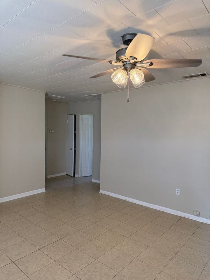 122 Laurel Oak St - Photo 2 of 11