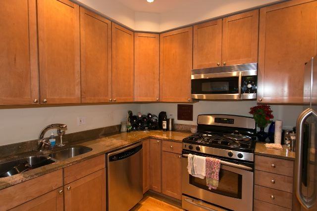 421 W Armitage Ave #2 - Photo 3 of 20