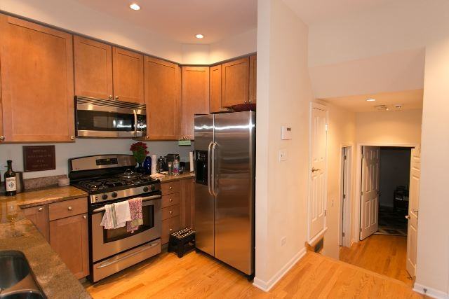 421 W Armitage Ave #2 - Photo 4 of 20